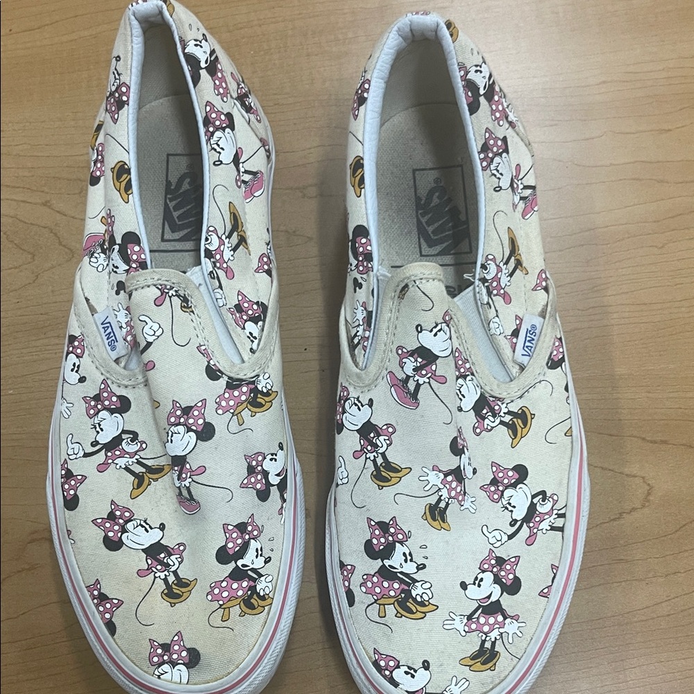 Vans women’s Disney Minnie Mouse Slip-On Sneakers - Cream and Pink